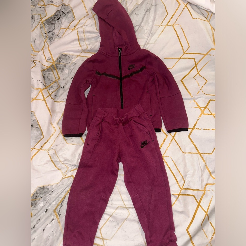 Kids Burgundy Nike Tech